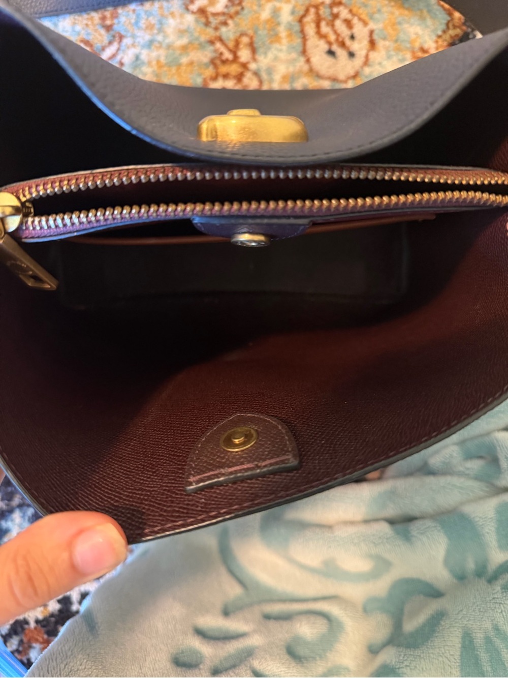 Coach Willow Shoulder Bag Black Pebbled Leather Crossbody with Gold Turn-Lock - Picture 3 of 9